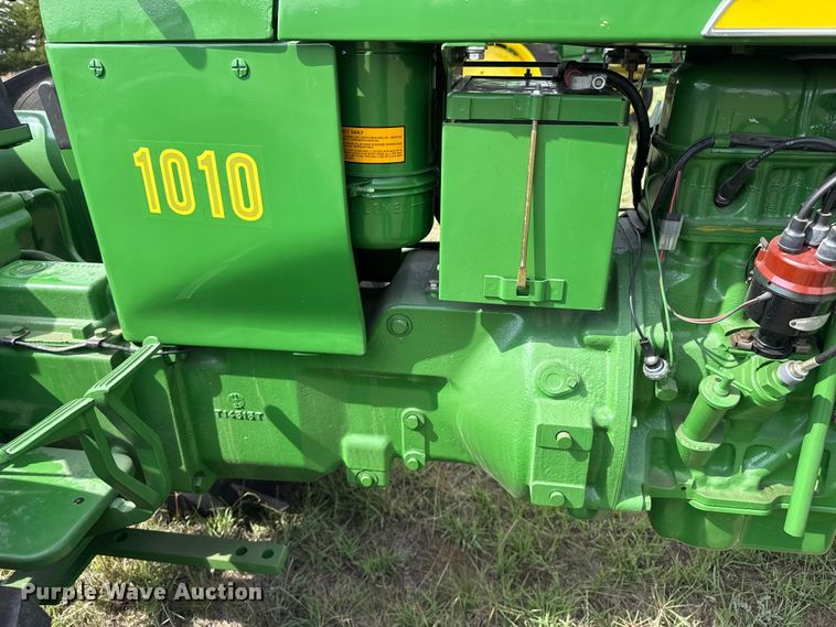 image for item FB8974 1962 John Deere 1010 tractor