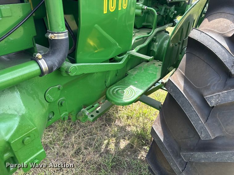 image for item FB8974 1962 John Deere 1010 tractor
