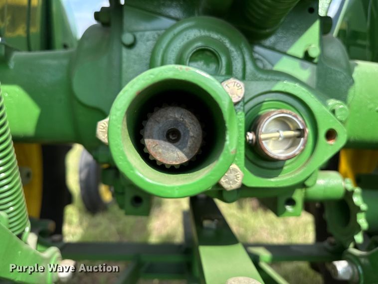 image for item FB8974 1962 John Deere 1010 tractor