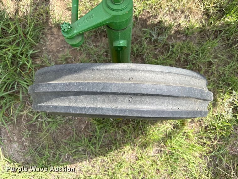 image for item FB8974 1962 John Deere 1010 tractor