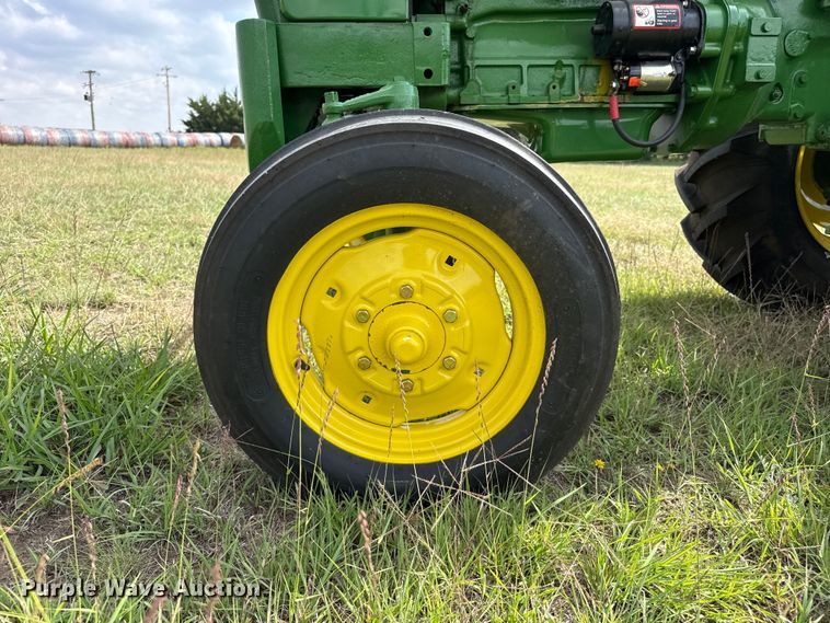 image for item FB8974 1962 John Deere 1010 tractor