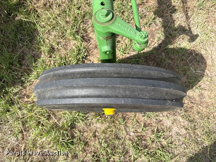 image for item FB8974 1962 John Deere 1010 tractor
