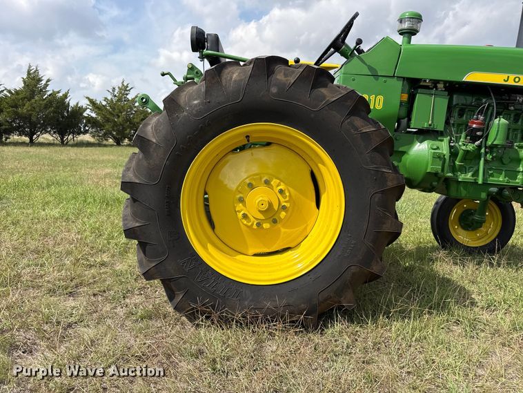 image for item FB8974 1962 John Deere 1010 tractor
