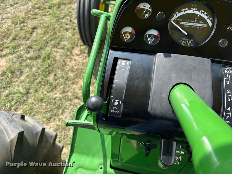 image for item FB8976 1969 John Deere 4020 tractor