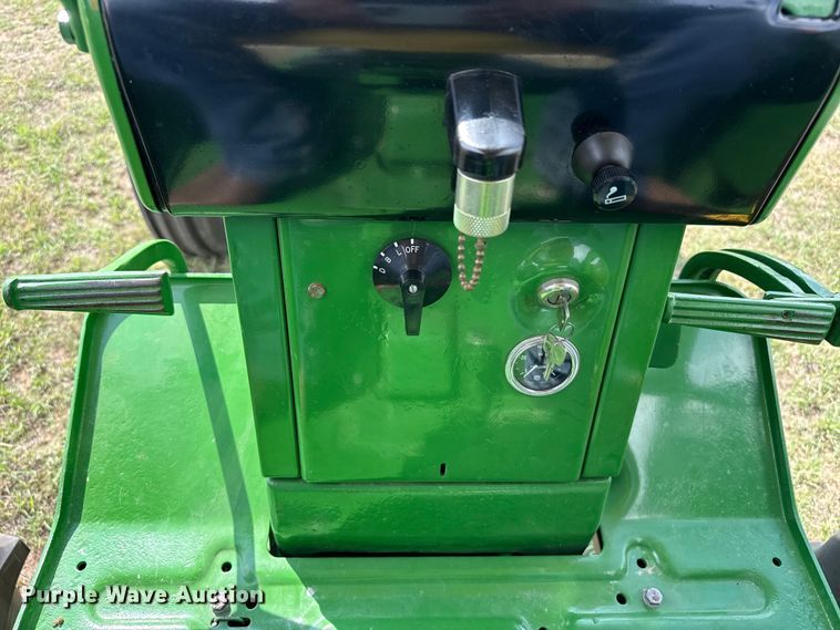 image for item FB8976 1969 John Deere 4020 tractor