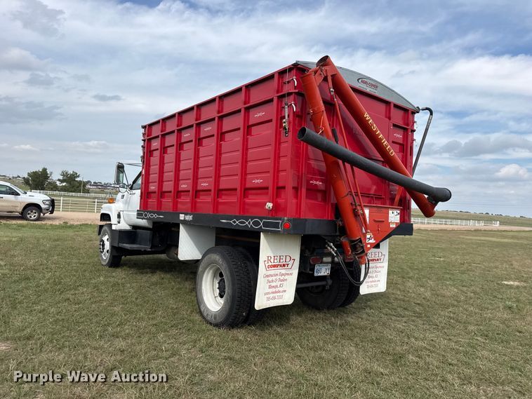 image for item FB8977 2000 GMC C8500 grain truck