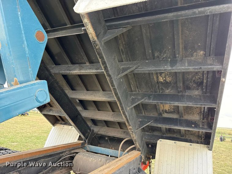 image for item FB8977 2000 GMC C8500 grain truck