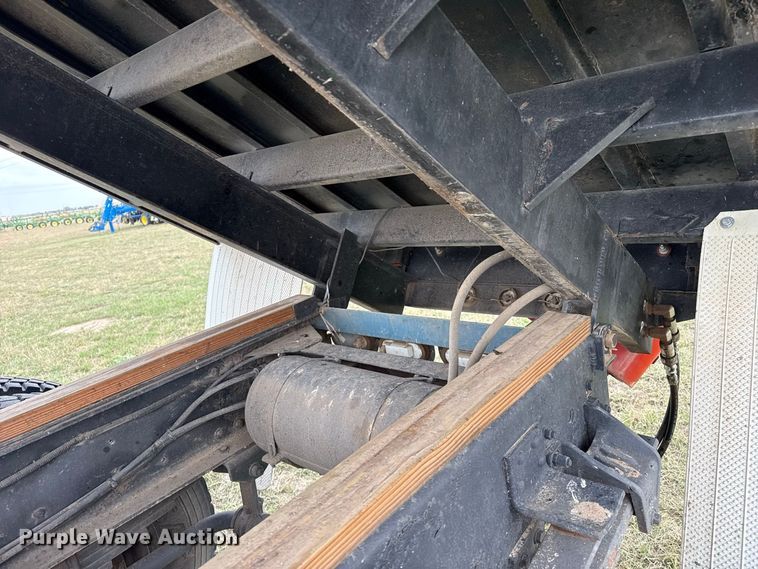 image for item FB8977 2000 GMC C8500 grain truck