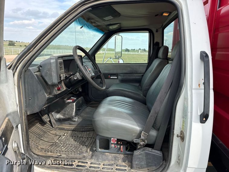 image for item FB8977 2000 GMC C8500 grain truck