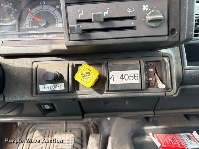 image for item FB8977 2000 GMC C8500 grain truck