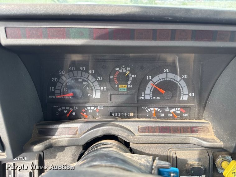 image for item FB8977 2000 GMC C8500 grain truck