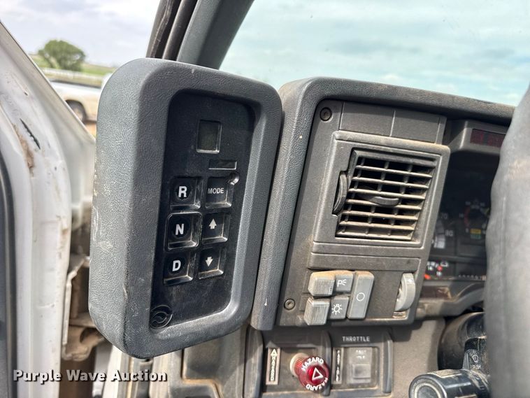 image for item FB8977 2000 GMC C8500 grain truck