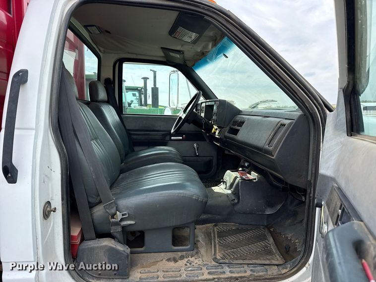 image for item FB8977 2000 GMC C8500 grain truck