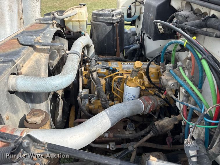 image for item FB8977 2000 GMC C8500 grain truck