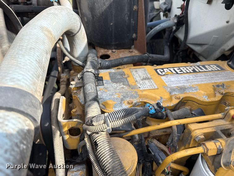 image for item FB8977 2000 GMC C8500 grain truck