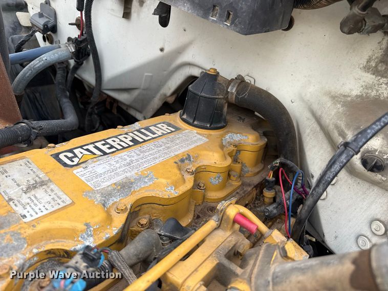 image for item FB8977 2000 GMC C8500 grain truck