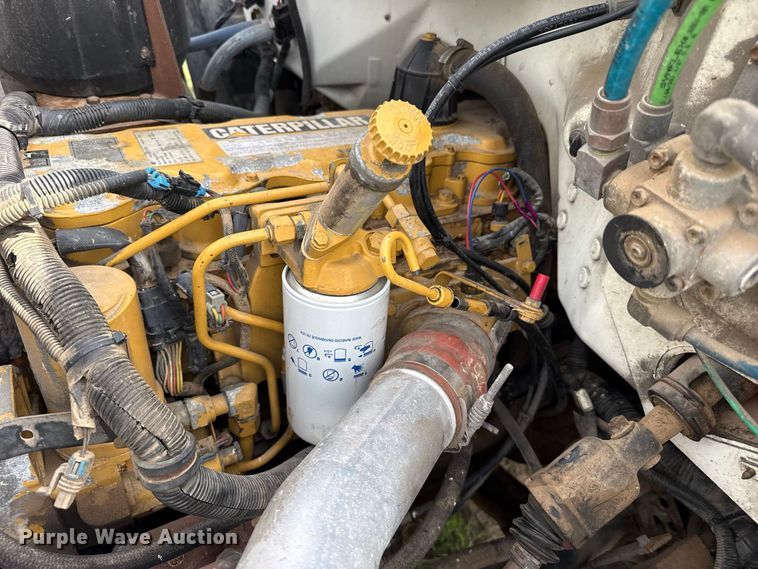 image for item FB8977 2000 GMC C8500 grain truck