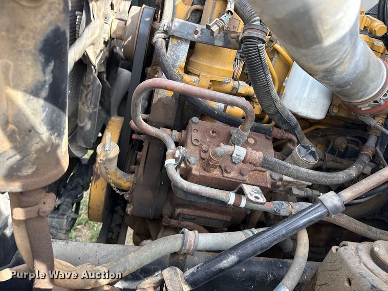 image for item FB8977 2000 GMC C8500 grain truck