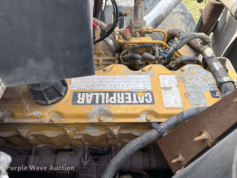 image for item FB8977 2000 GMC C8500 grain truck