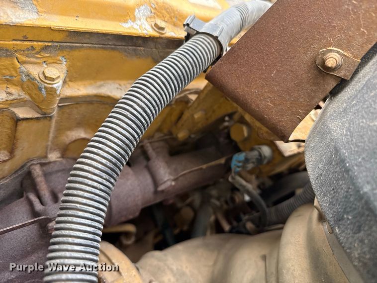image for item FB8977 2000 GMC C8500 grain truck