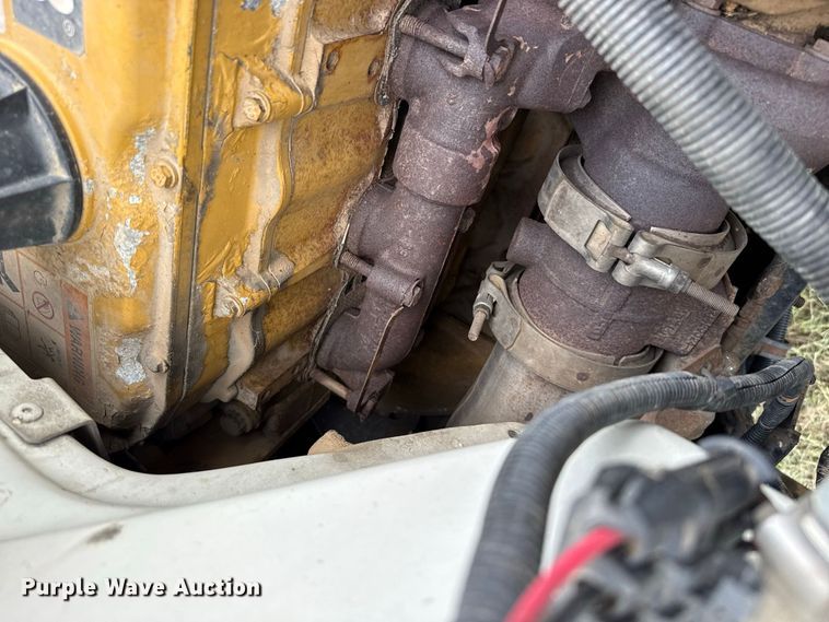 image for item FB8977 2000 GMC C8500 grain truck
