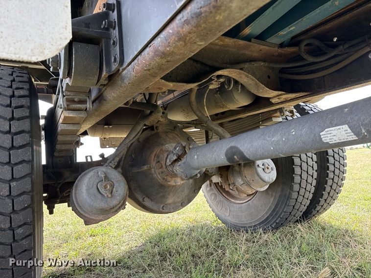 image for item FB8977 2000 GMC C8500 grain truck