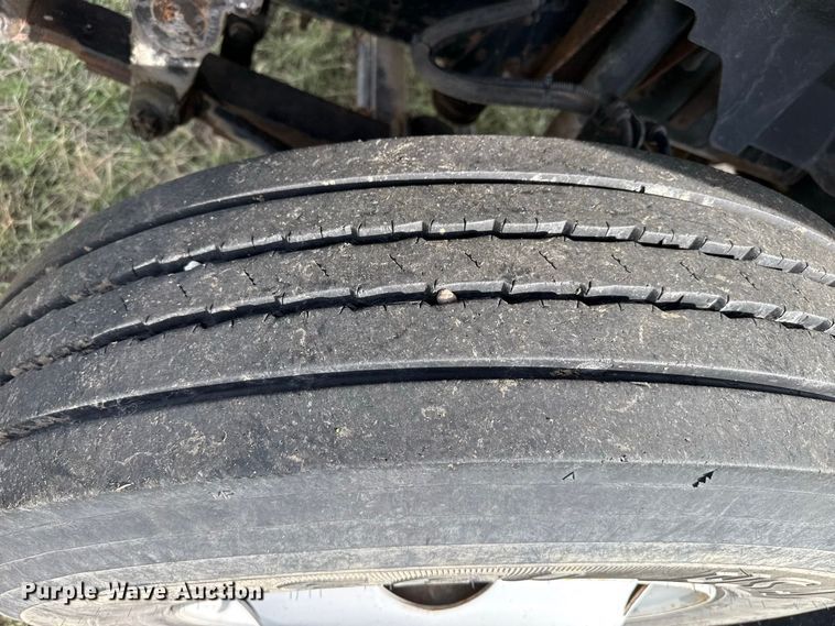 image for item FB8977 2000 GMC C8500 grain truck