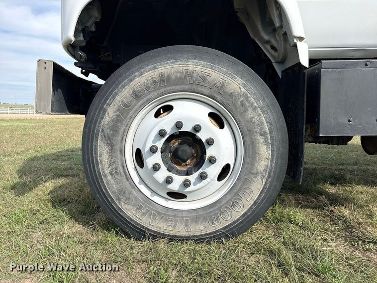 image for item FB8977 2000 GMC C8500 grain truck