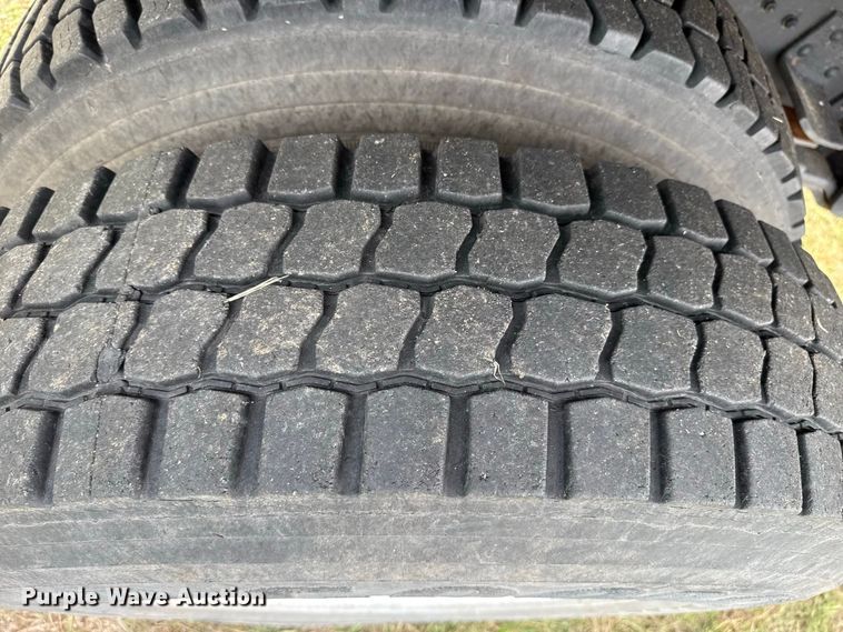 image for item FB8977 2000 GMC C8500 grain truck