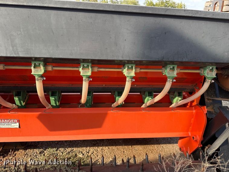 image for item FC4443 Land Pride seeder