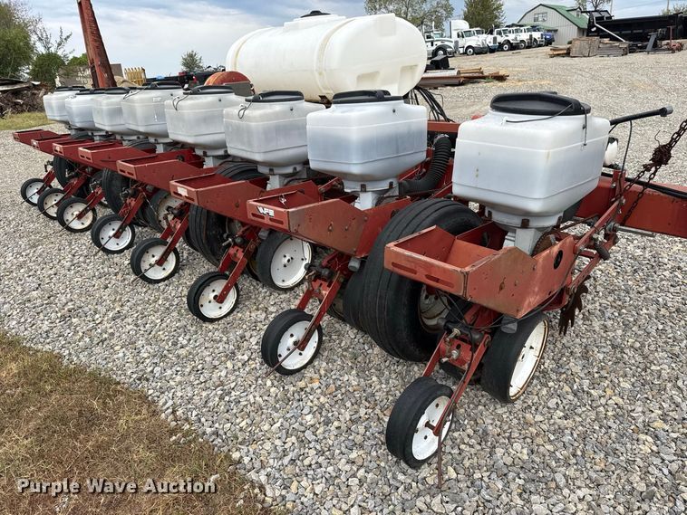 image for item FC4465 White Farm Equipment 5100 planter