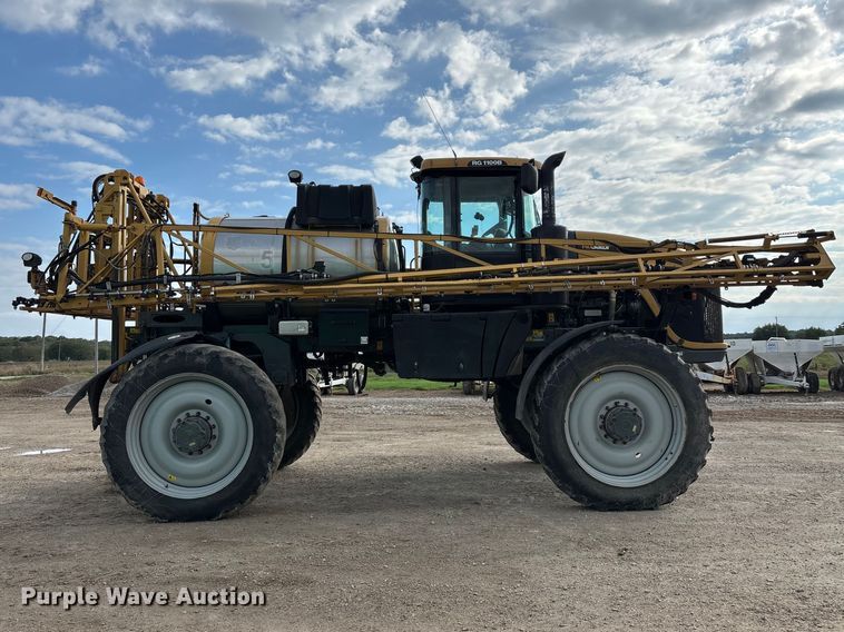 image for item FG0725 2016 RoGator RG1100B sprayer