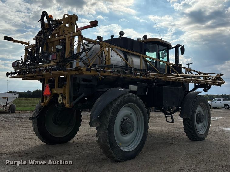 image for item FG0725 2016 RoGator RG1100B sprayer