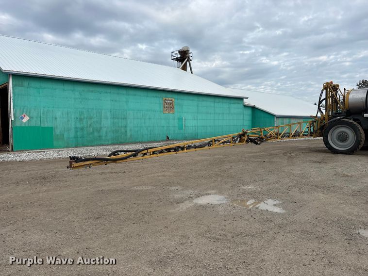 image for item FG0725 2016 RoGator RG1100B sprayer
