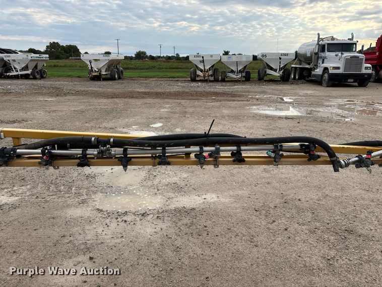 image for item FG0725 2016 RoGator RG1100B sprayer