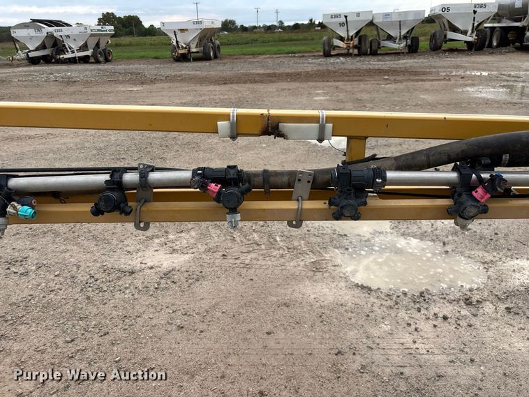 image for item FG0725 2016 RoGator RG1100B sprayer