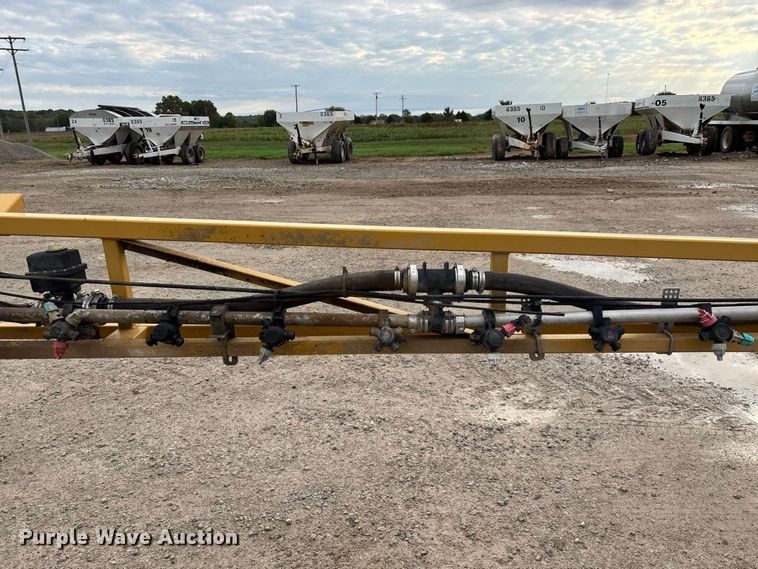 image for item FG0725 2016 RoGator RG1100B sprayer
