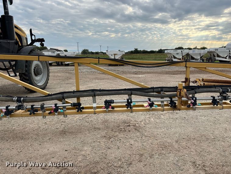 image for item FG0725 2016 RoGator RG1100B sprayer