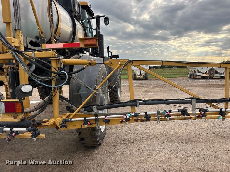 image for item FG0725 2016 RoGator RG1100B sprayer