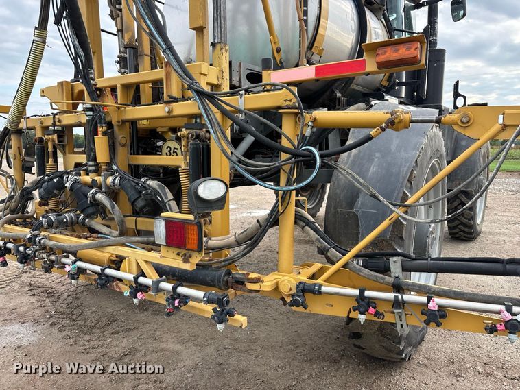 image for item FG0725 2016 RoGator RG1100B sprayer
