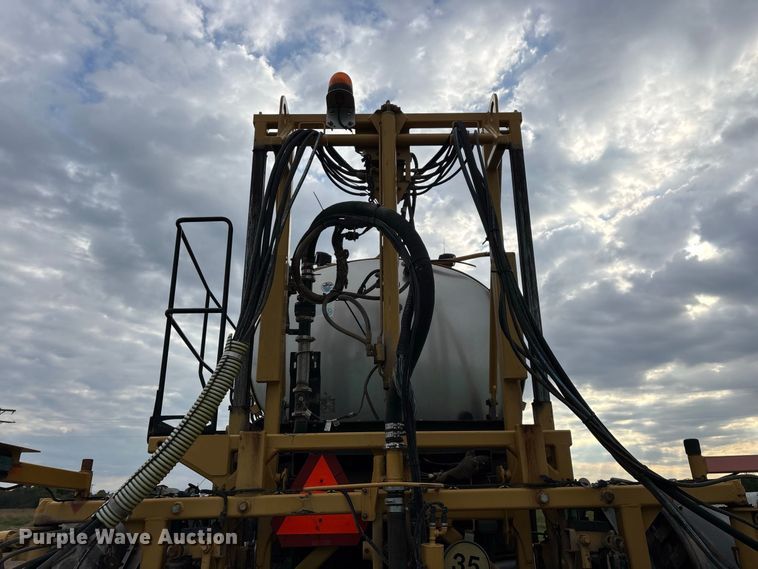 image for item FG0725 2016 RoGator RG1100B sprayer