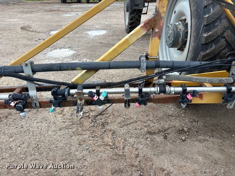 image for item FG0725 2016 RoGator RG1100B sprayer
