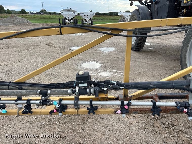 image for item FG0725 2016 RoGator RG1100B sprayer