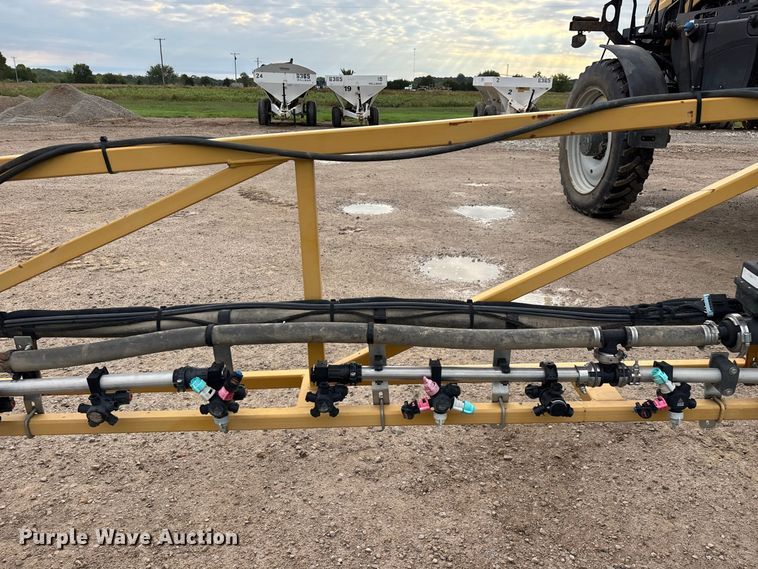 image for item FG0725 2016 RoGator RG1100B sprayer
