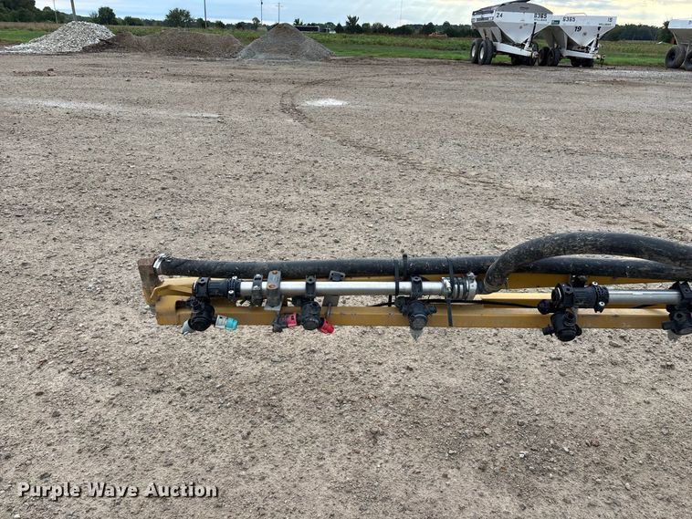 image for item FG0725 2016 RoGator RG1100B sprayer