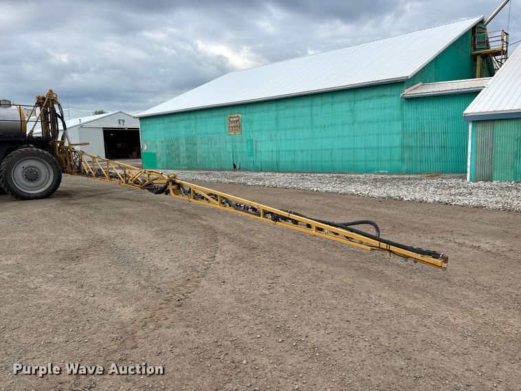 image for item FG0725 2016 RoGator RG1100B sprayer