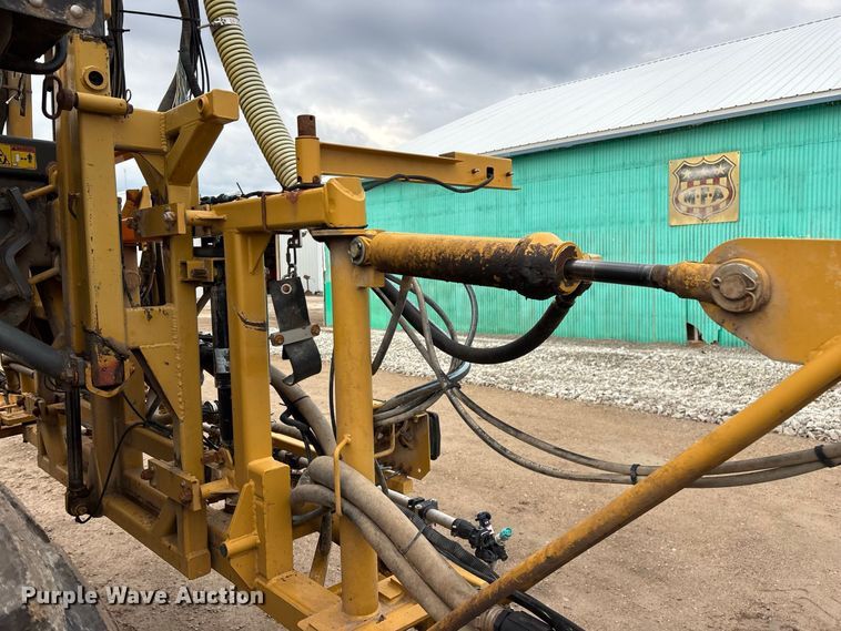 image for item FG0725 2016 RoGator RG1100B sprayer