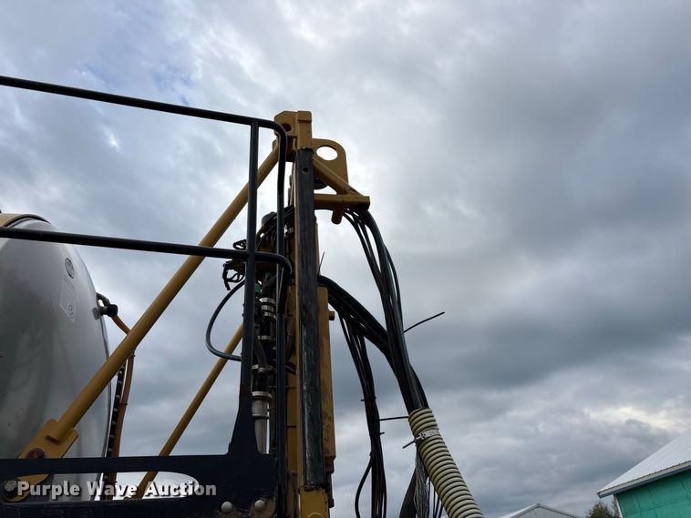 image for item FG0725 2016 RoGator RG1100B sprayer