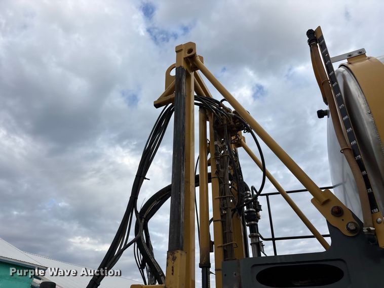 image for item FG0725 2016 RoGator RG1100B sprayer