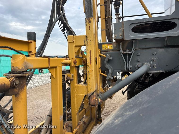 image for item FG0725 2016 RoGator RG1100B sprayer